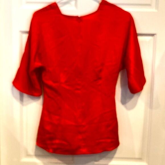 Ann Taylor, red satin twist, front blouse with elbow length sleeves size 0 - Picture 4 of 9